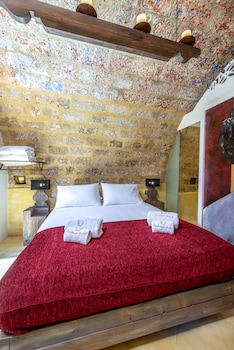 10gr boutique hotel and wine bar