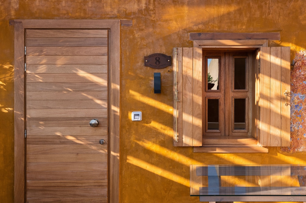 10gr boutique hotel and wine bar