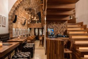 10gr boutique hotel and wine bar