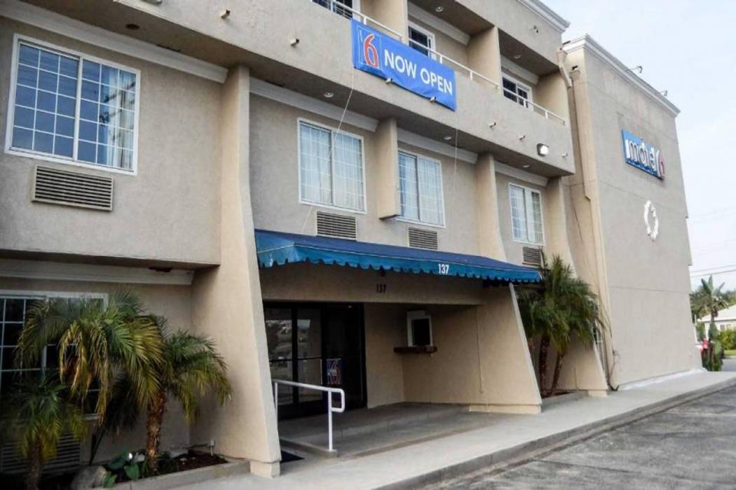 motel 6 azusa ca