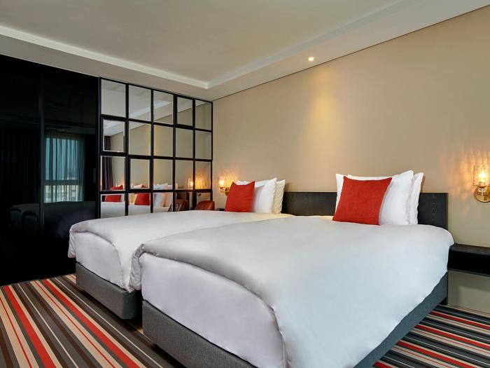 hotel alice and trunk