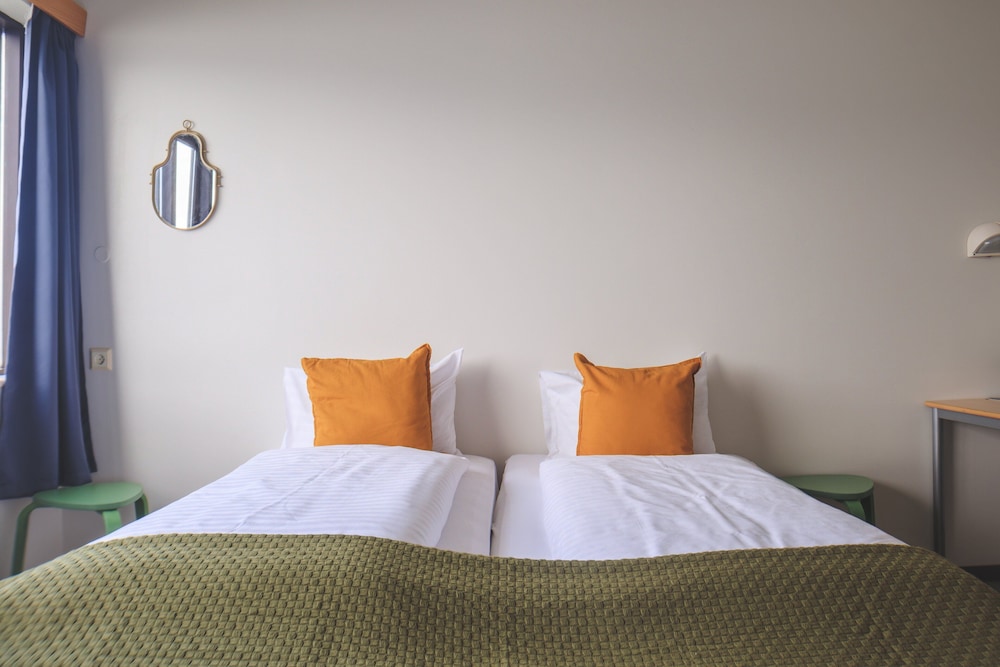 the cliff hotel