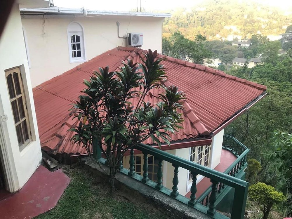 travel hub kandy