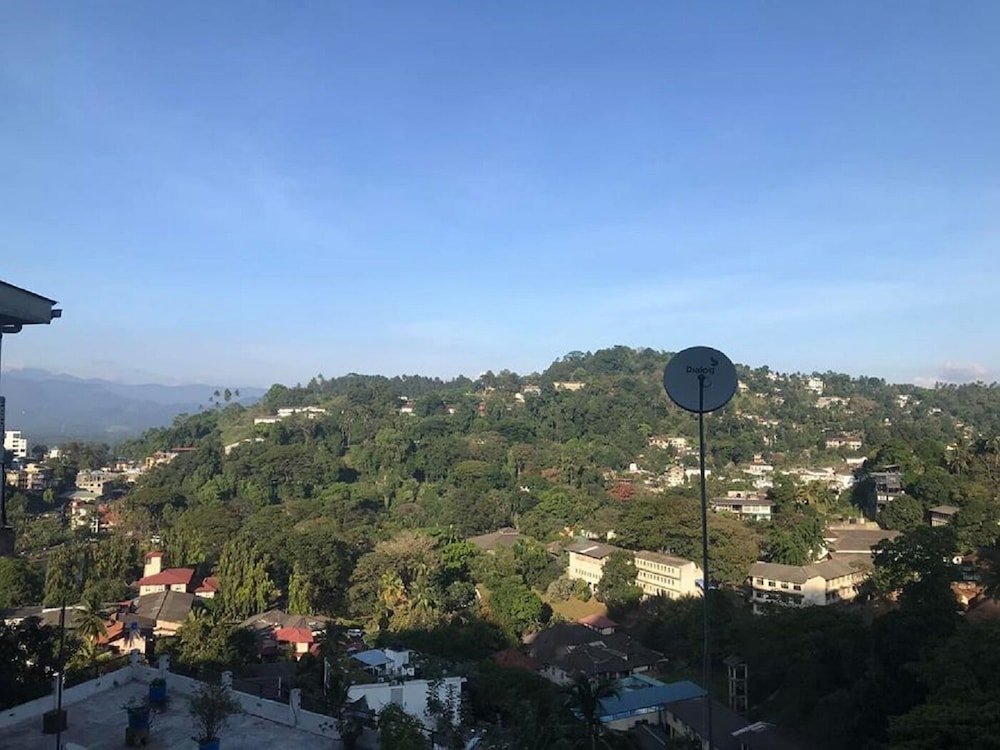 travel hub kandy