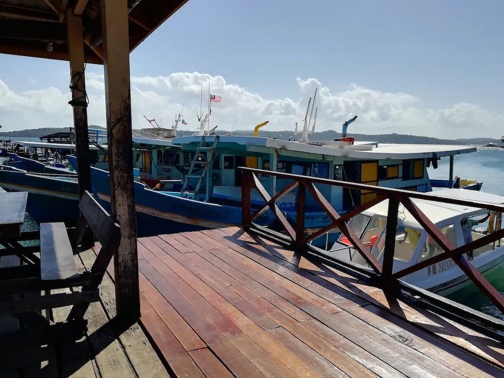 dreamland beach holiday