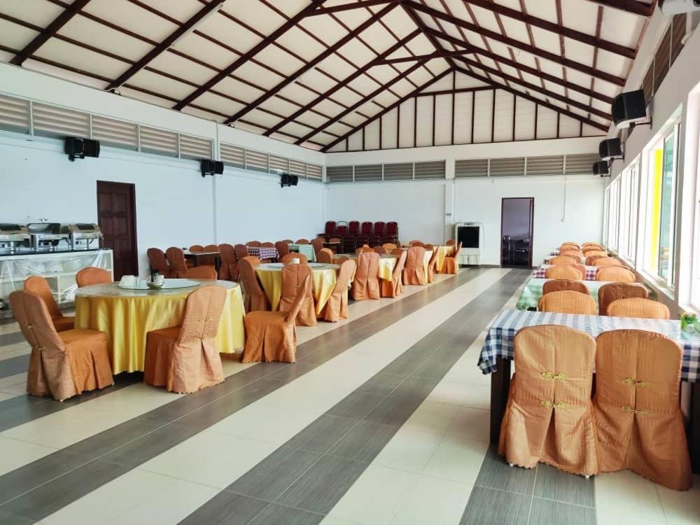 dreamland beach holiday