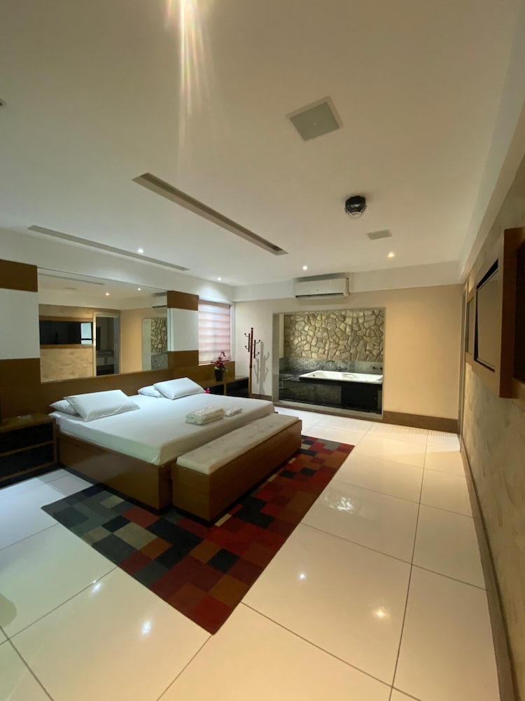lamour motel