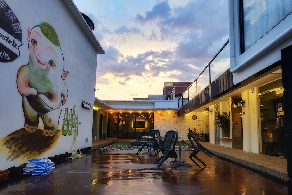beds in garden hostel sdn bhd