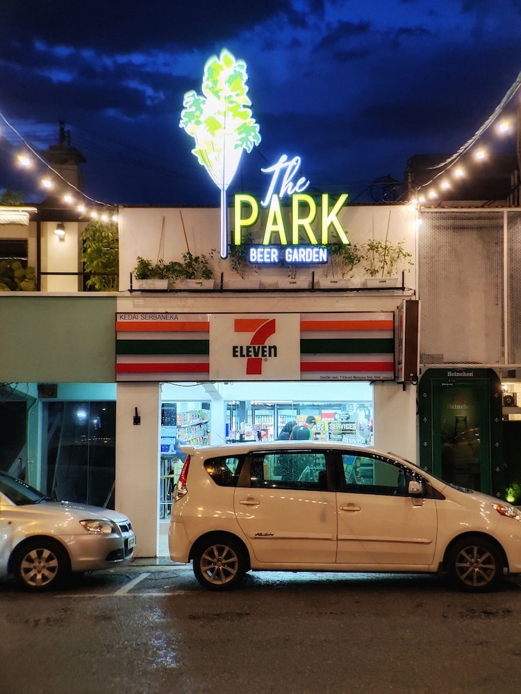 beds in garden hostel sdn bhd