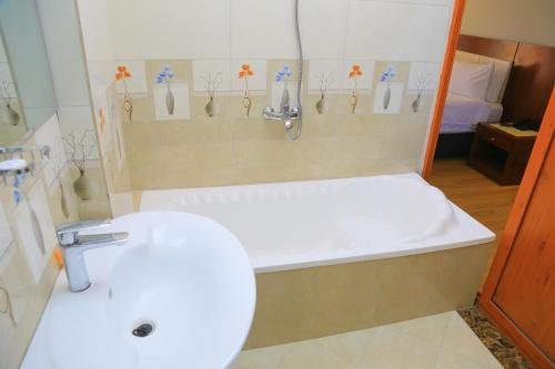 kerawi international hotel