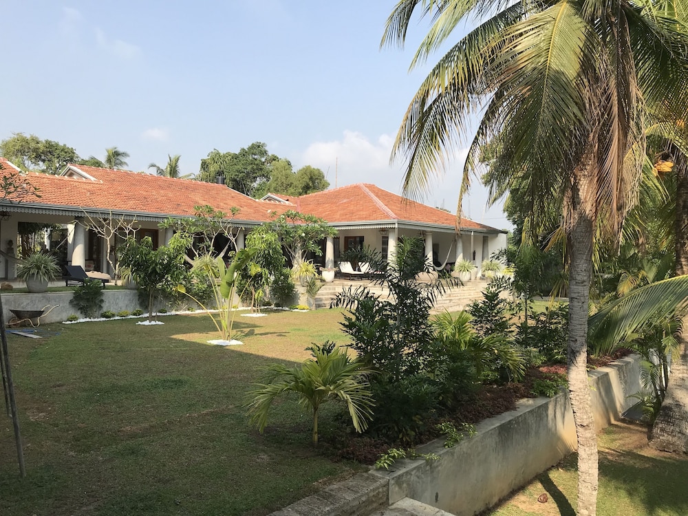 tropical house jungleside villa