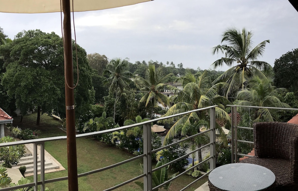 tropical house jungleside villa