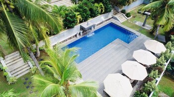 tropical house jungleside villa