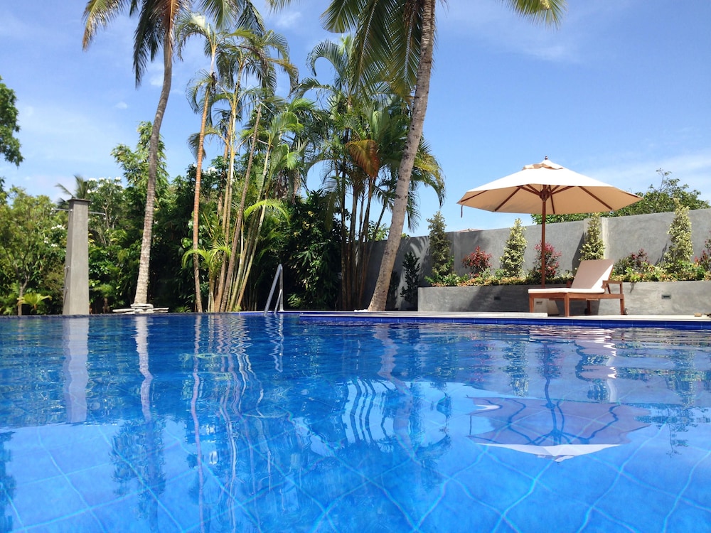 tropical house jungleside villa