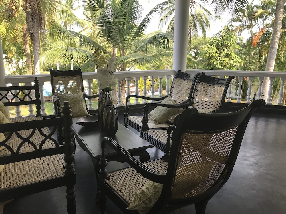 tropical house jungleside villa