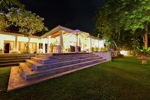 tropical house jungleside villa