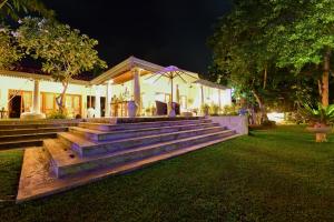tropical house jungleside villa