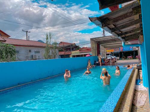 vang vieng freedom backpackers 2
