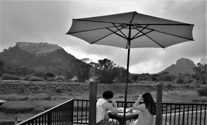 sigiriya kings resort