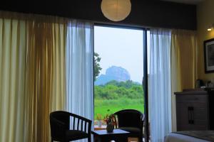 sigiriya kings resort