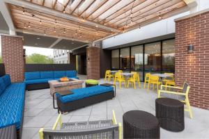 home2 suites by hilton indianapolis airport