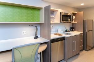 home2 suites by hilton indianapolis airport