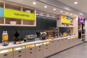 home2 suites by hilton indianapolis airport