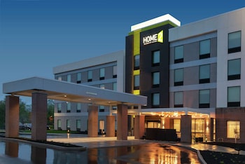 home2 suites by hilton indianapolis airport