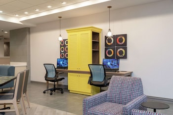 home2 suites by hilton indianapolis airport