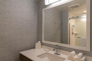 home2 suites by hilton indianapolis airport