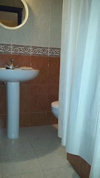 hostal guzman el bueno by gaiarooms