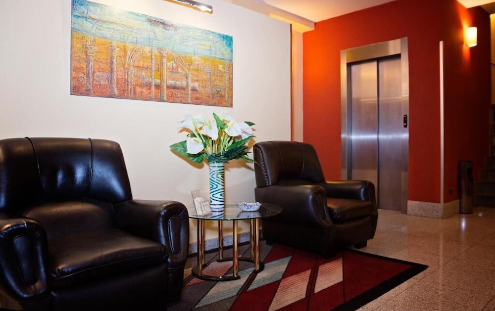 hostal guzman el bueno by gaiarooms