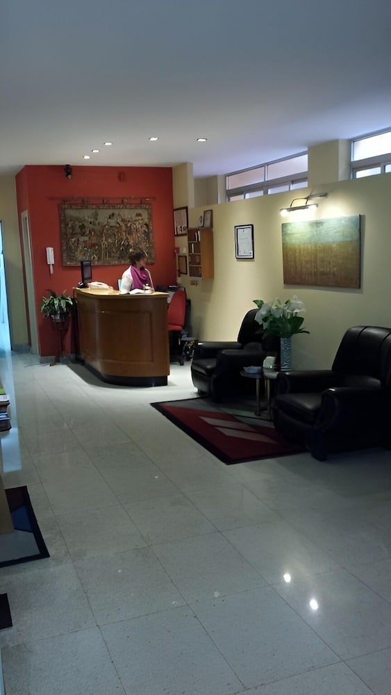 hostal guzman el bueno by gaiarooms