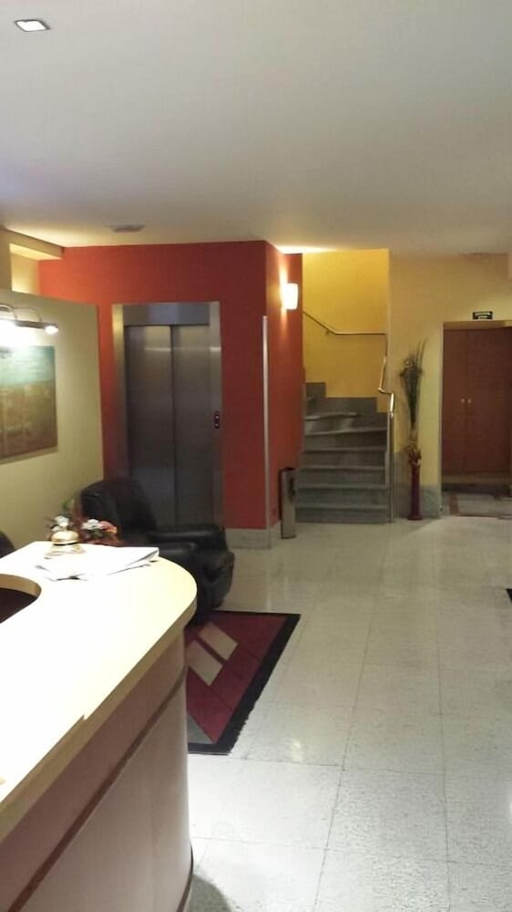 hostal guzman el bueno by gaiarooms