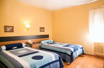 hostal guzman el bueno by gaiarooms