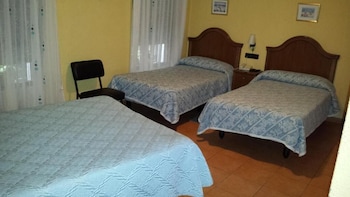 hostal guzman el bueno by gaiarooms