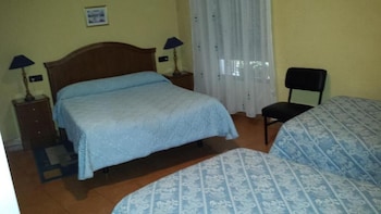 hostal guzman el bueno by gaiarooms