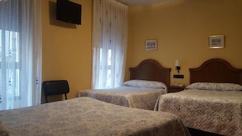 hostal guzman el bueno by gaiarooms