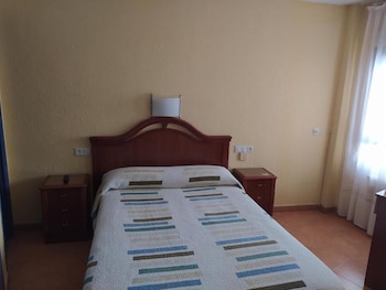 hostal guzman el bueno by gaiarooms