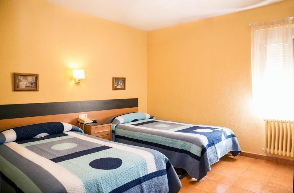 hostal guzman el bueno by gaiarooms