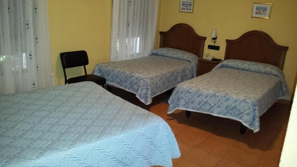 hostal guzman el bueno by gaiarooms