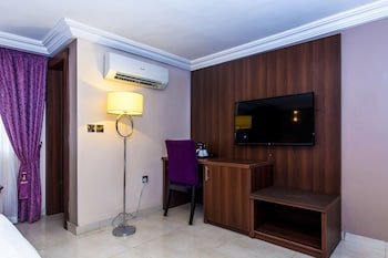 joygate hotel and suites