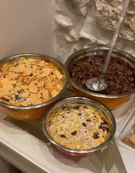 v1935 luxurious apartments