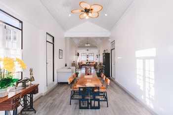 sound gallery house hostel