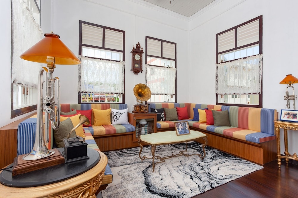 sound gallery house hostel