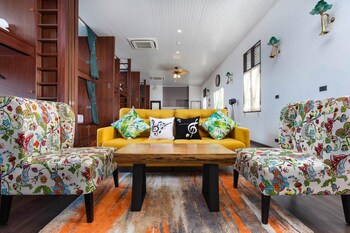 sound gallery house hostel