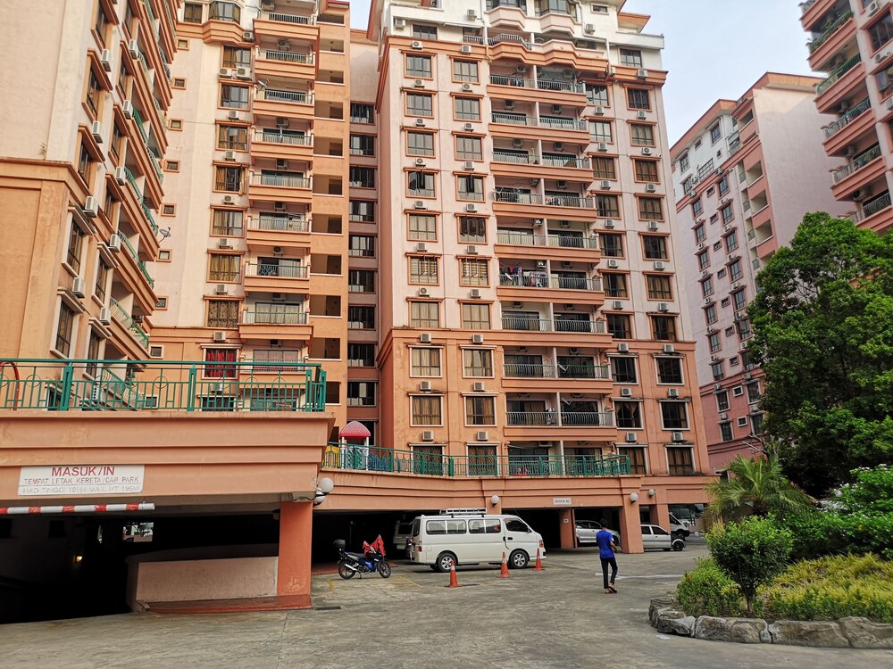 istay marina court kota kinabalu