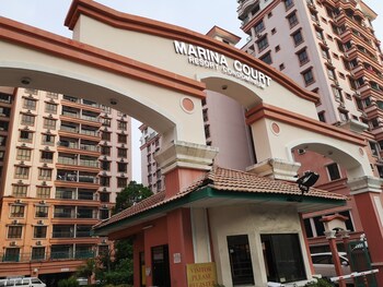 istay marina court kota kinabalu