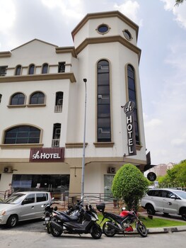 sh hotel kota damansara