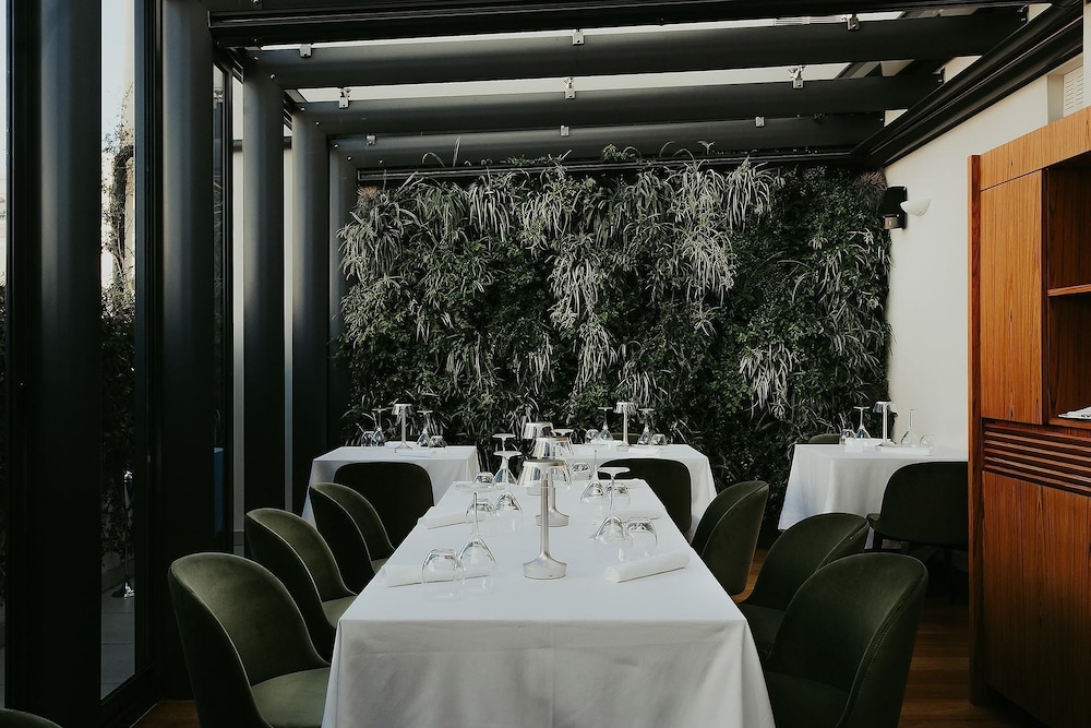 baca suites restaurant and bar